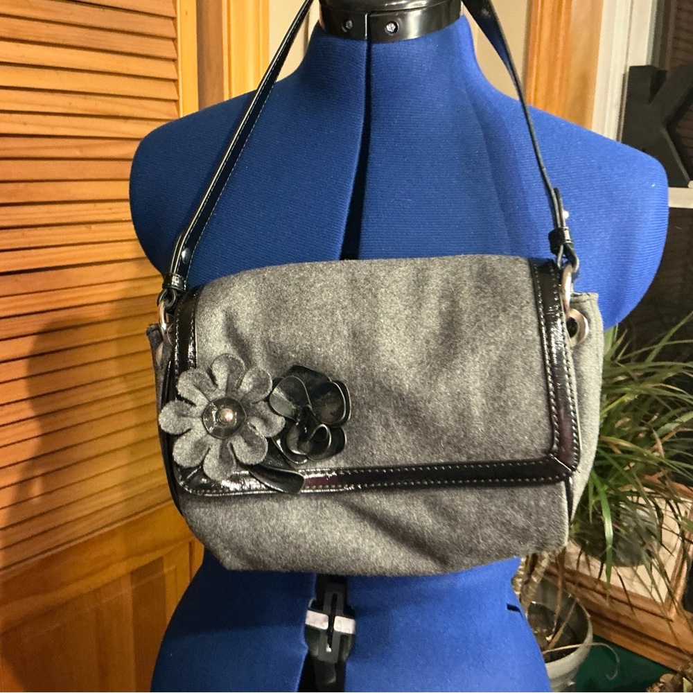 Nine & Co. Gray Shoulder Bag with Black Floral Accent